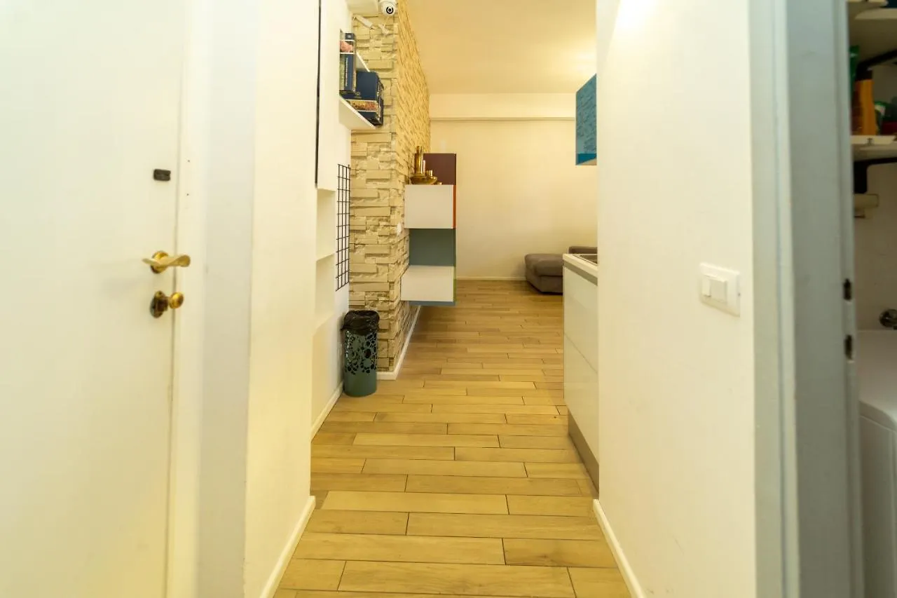 Central Maya Apartment Milan
